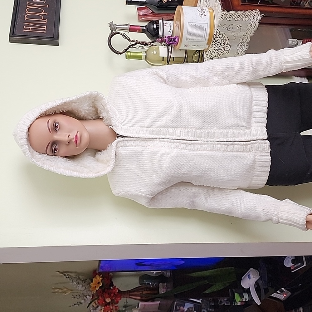 Sweater - Picture 3 of 10